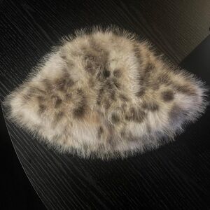 Chic Faux Fur Women's Hat in Cream and Brown